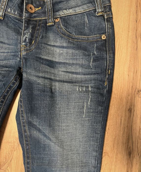 Jeansy marki Review Denim