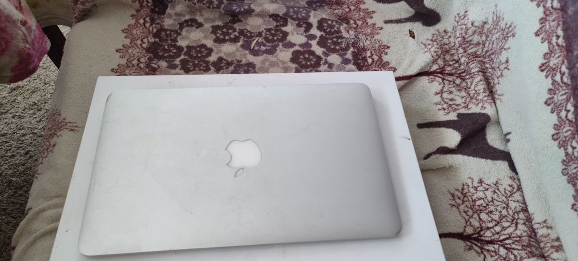 Продам MacBook air 2013 года