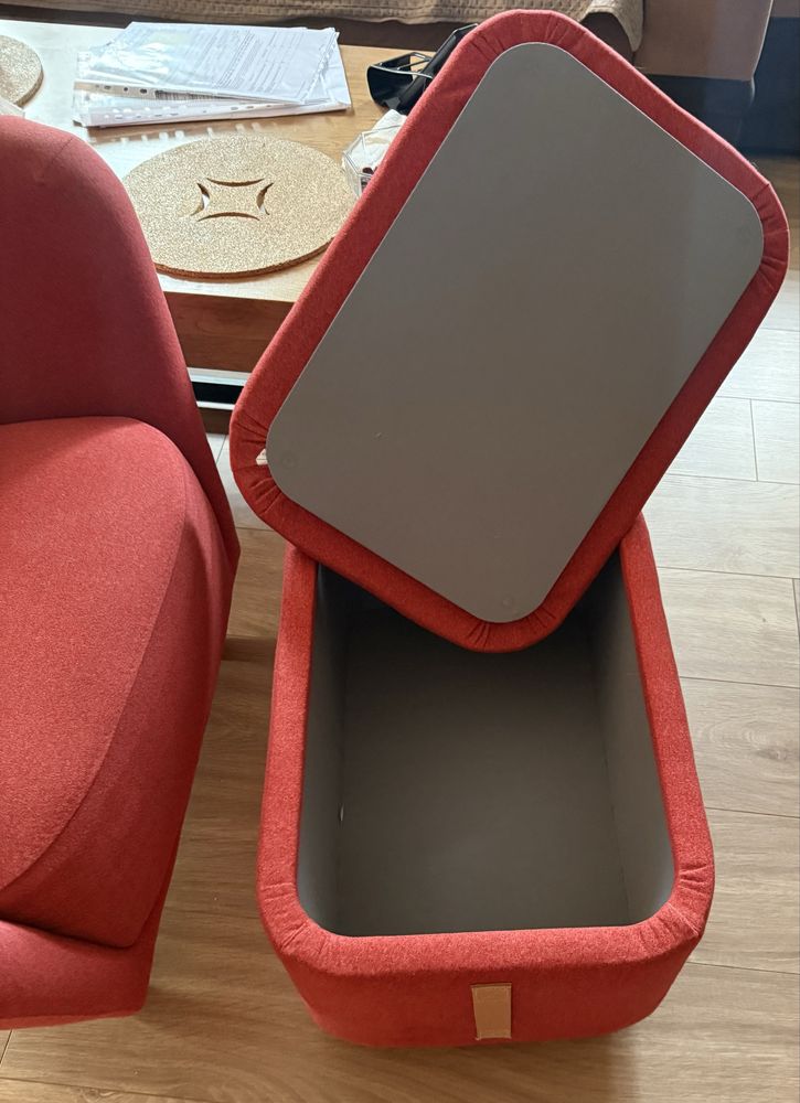 Piękny uszak z podnóżkiem ikea