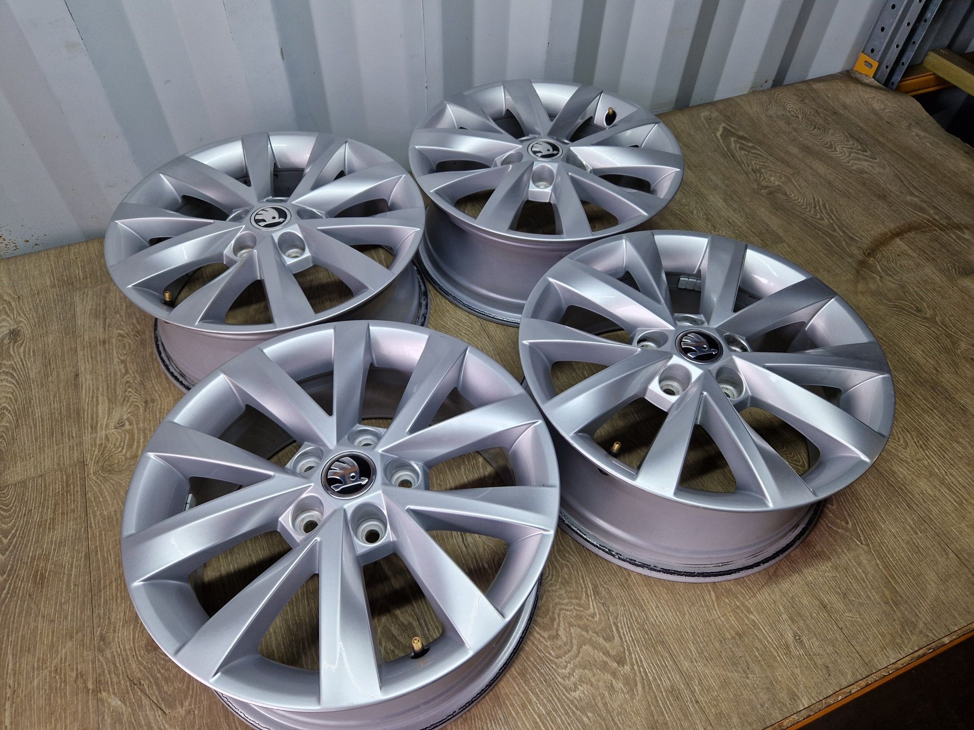 Felgi 16 skoda octavia superb Karoq 5x112 6.5j et46 os 57.1