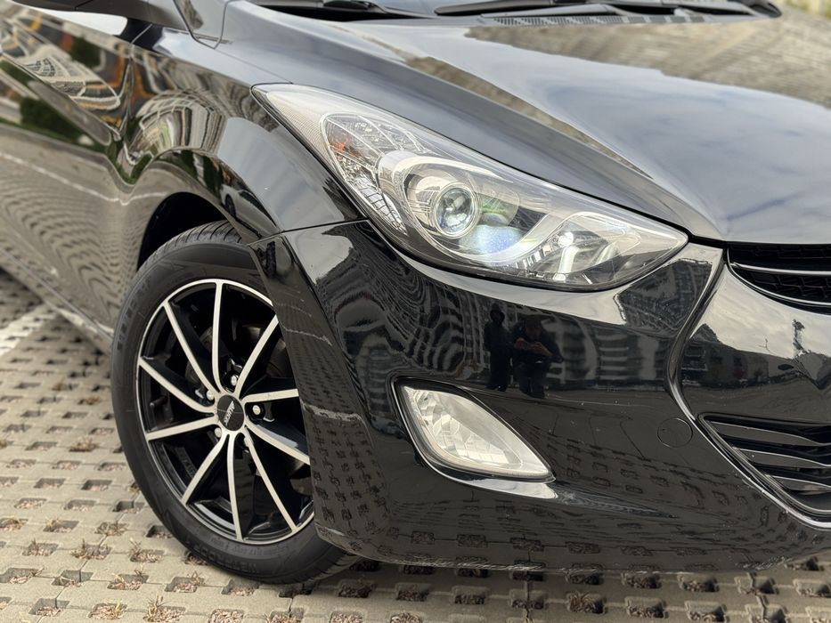 Hyundai Elantra Офіційна Максимальна в гарному стані