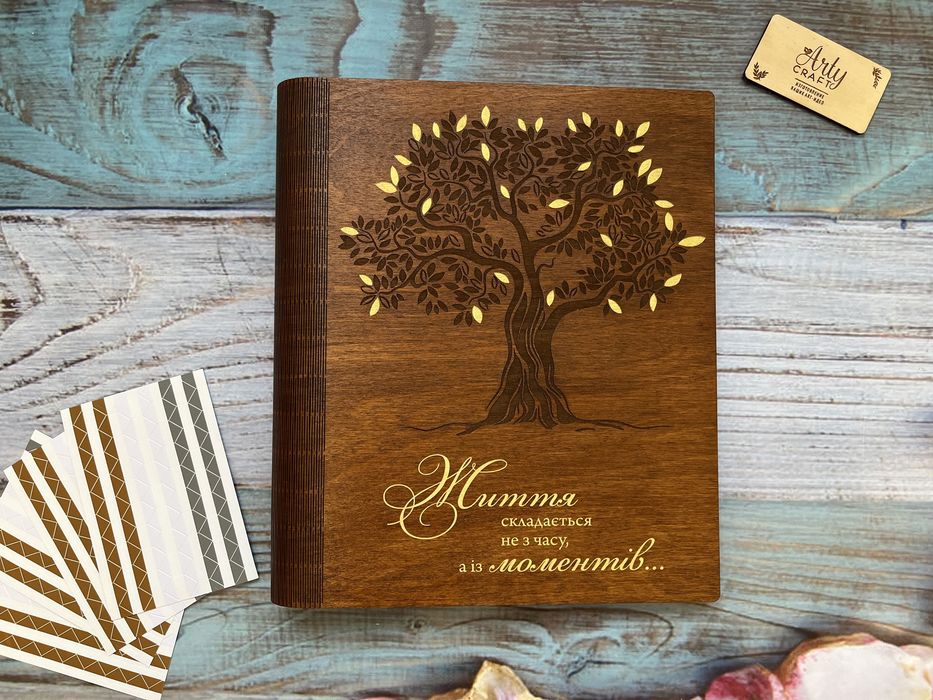 Фотоальбом в в деревяній обкладинці Моменти життя