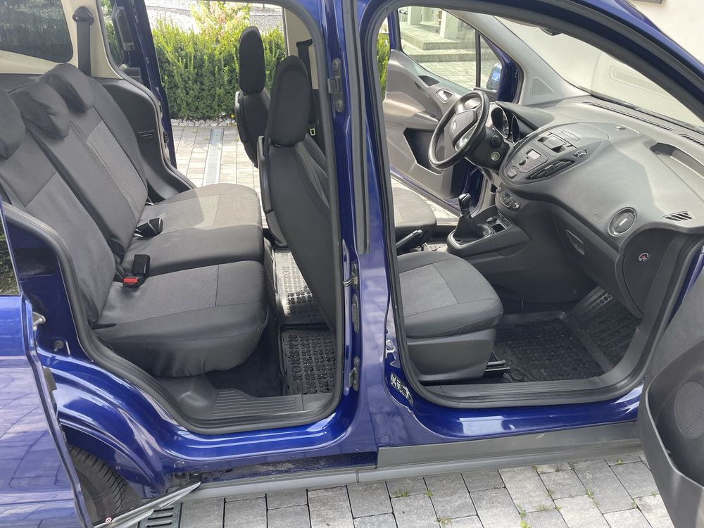 Ford tourneo courier