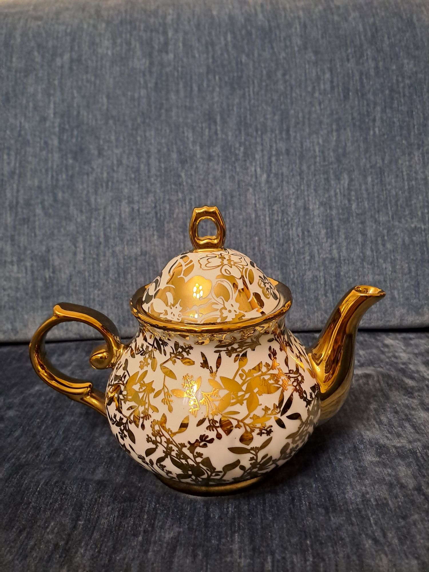 Czajnik z porcelany