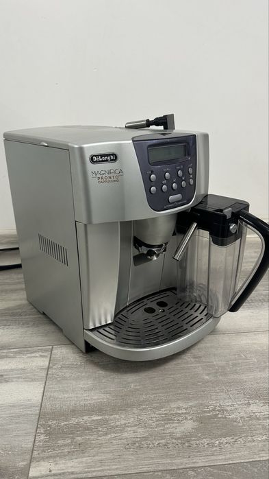Кавомашина DeLonghi Magnifica з капучінатором