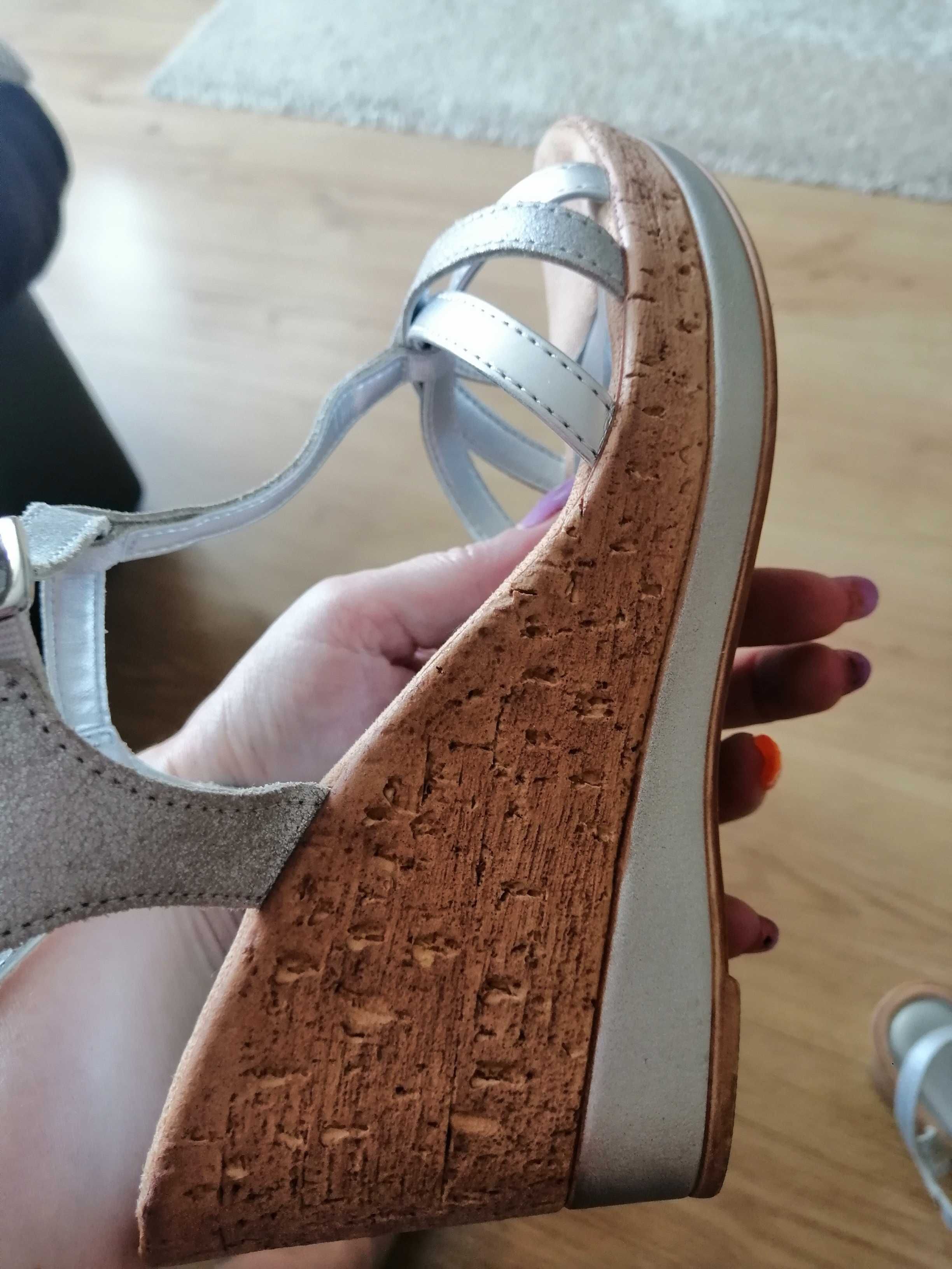 Śliczne sandałki koturny prawie nowe, firmy Tamaris obniżka !!!