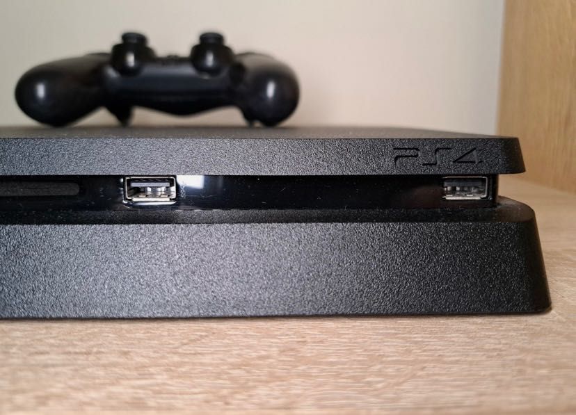 PS4 Slim (500GB)