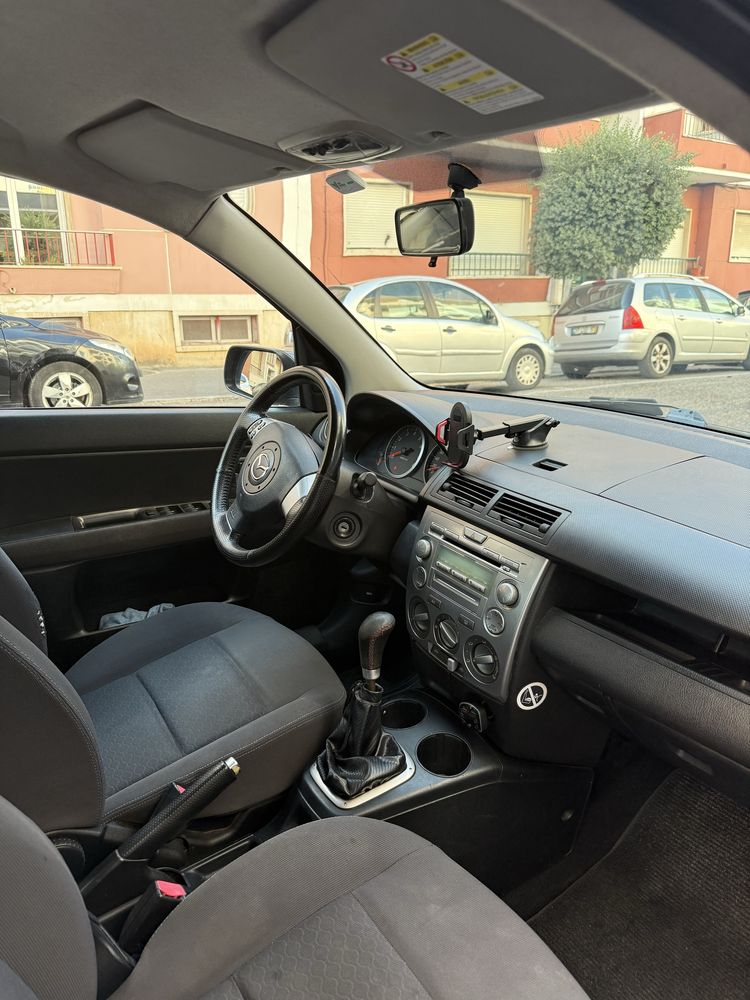 Carro Mazda 2