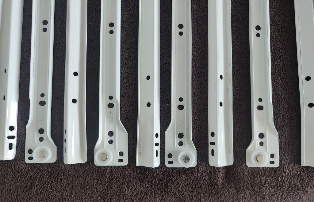 Prowadnice rolkowe szuflad Ikea Hemnes