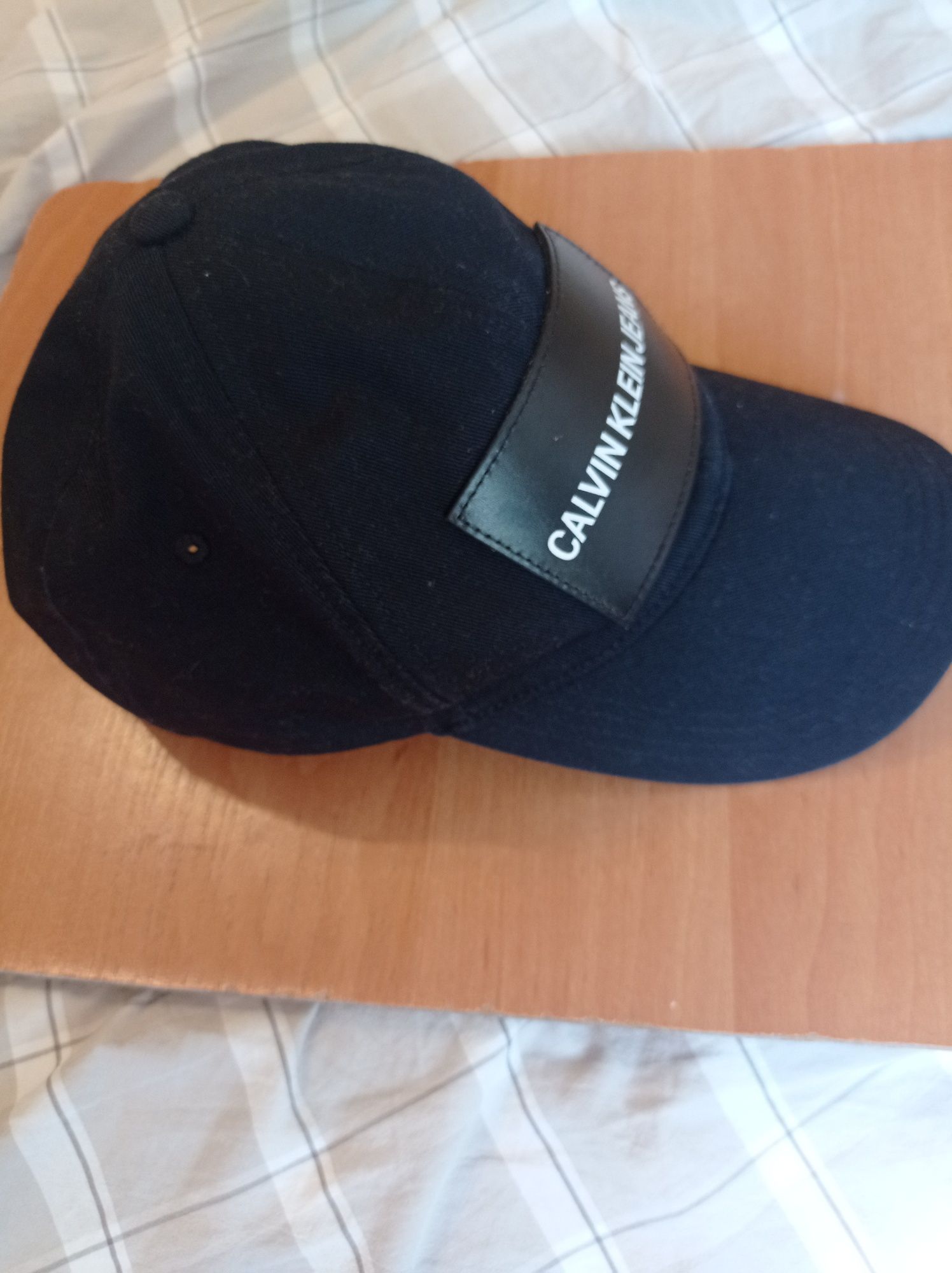 Продам кепку Calvin Klein чёрного цвета.