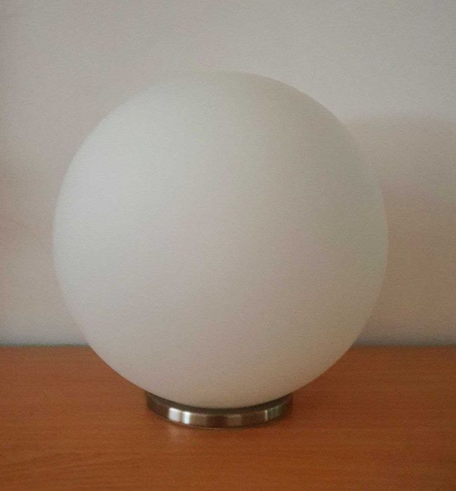 Настільна лампа у формі кулі з матового скла, светильник