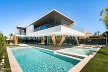 Moradia contemporânea de luxo com vista mar a 300m da praia