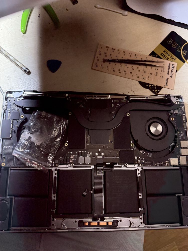 Macbook pro 16 m1 pro на запчасти