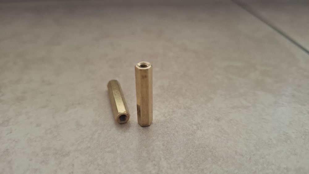 Стійка латунна шестигранна М-3 - 22 мм