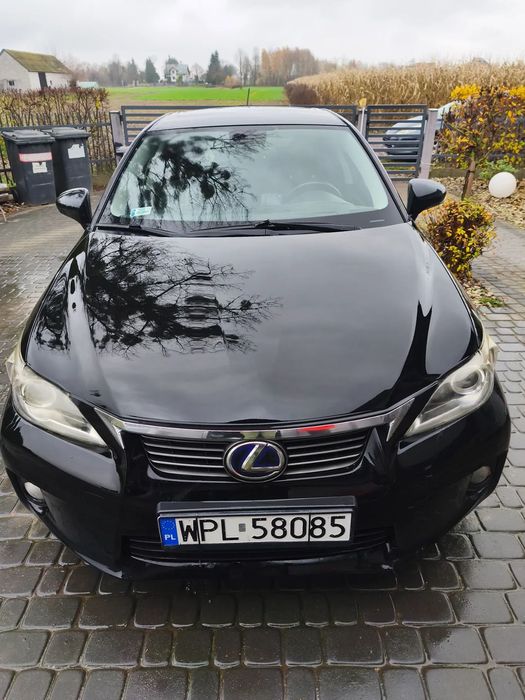 Lexus CT Uszkodzony silnik, zderzak