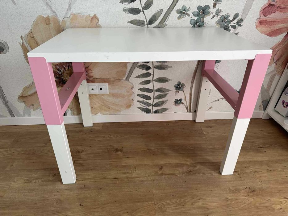 Biurko IKEA PAHL z nadstawką (półką) regulowana wysokość, biało różowe