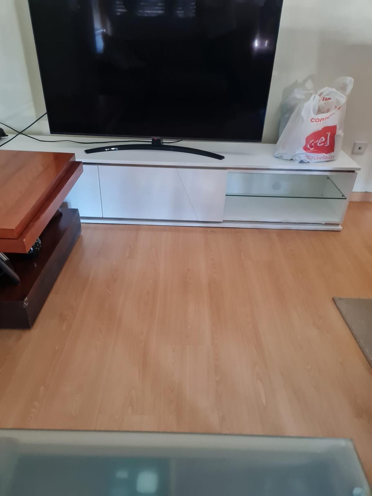 1 aparador 2 colunas 1 mesinha de centro