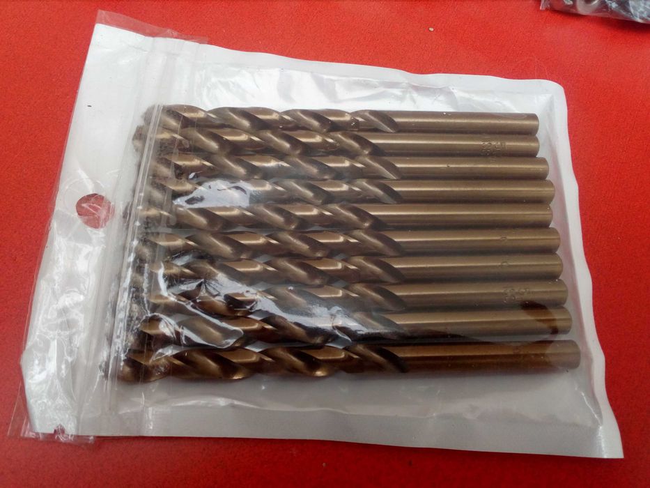 10 brocas 6mm, 100 parafusos 6mm com porcas e anilhas