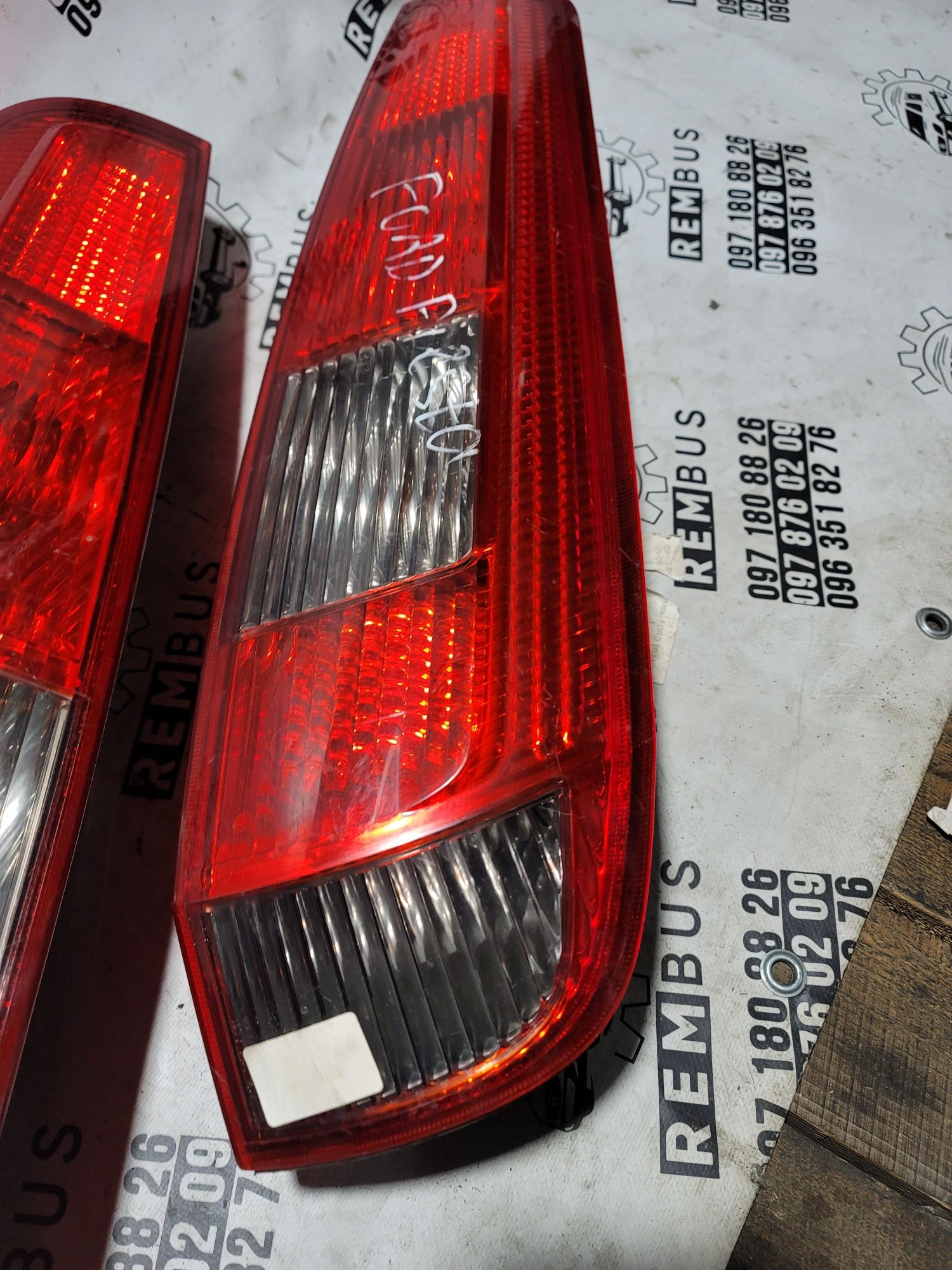 Задні стопи Ford fiesta фієста фонарі ліхтарі