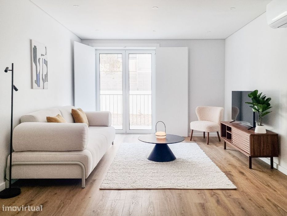 Apartamento T1 à venda no largo Santa Bárbara