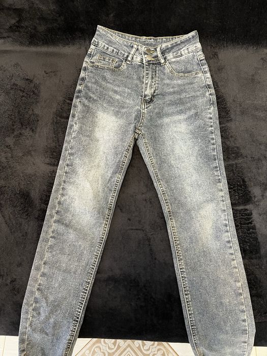 Продам двоє джинсів H&M за 300 грн