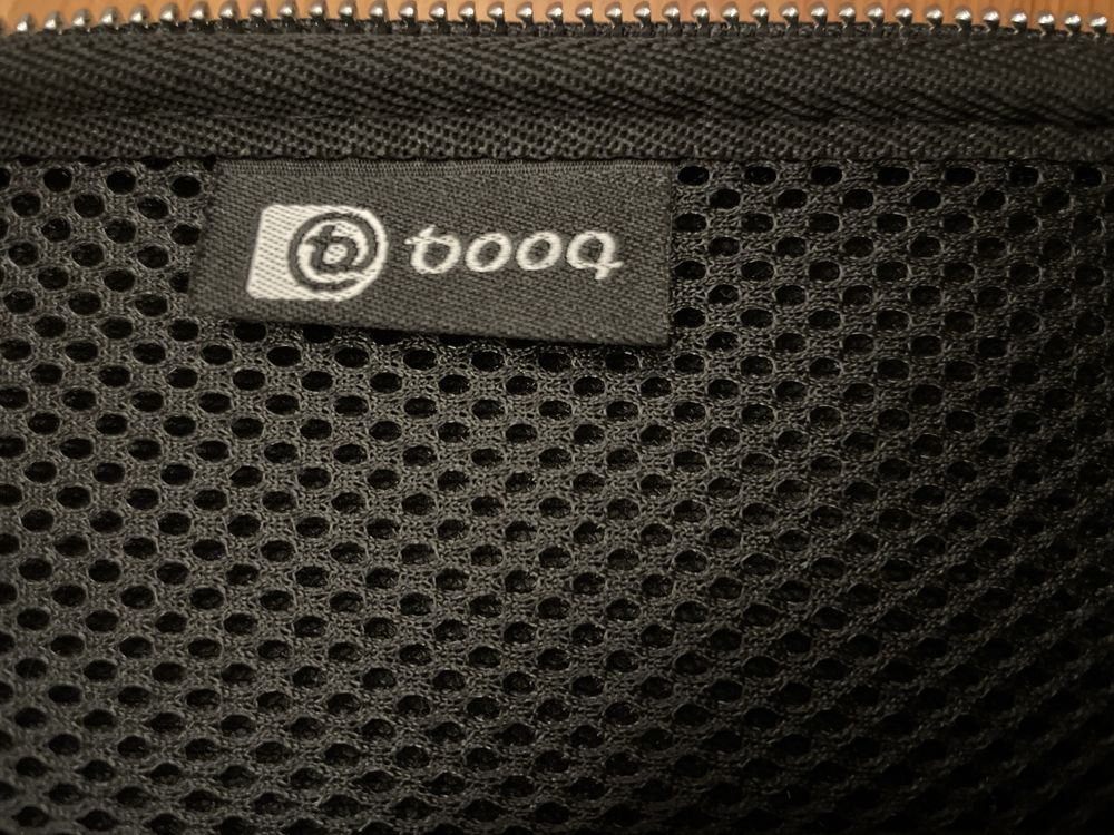 Etui na laptop Booq 34x24cm.