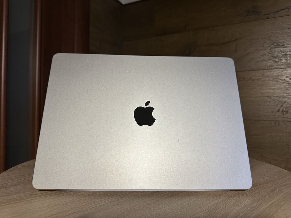 Apple MacBook Air 15.3” M2 2023 Starlight 8/256Gb. Батарея 100%