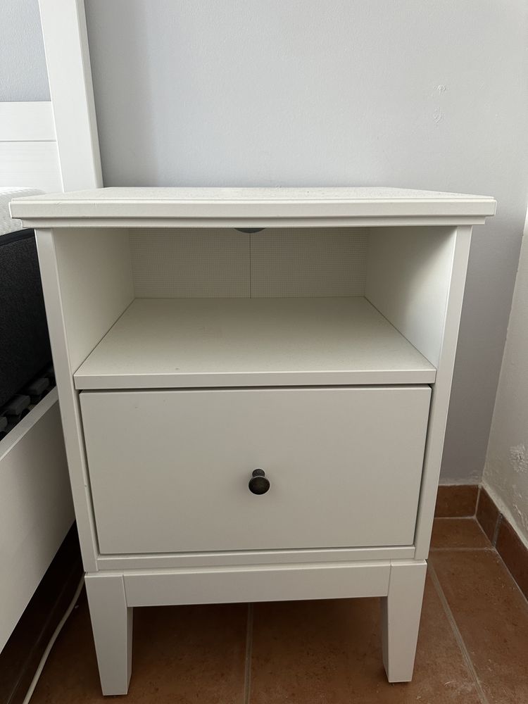 Mesa de cabeceira IKEA Idanas