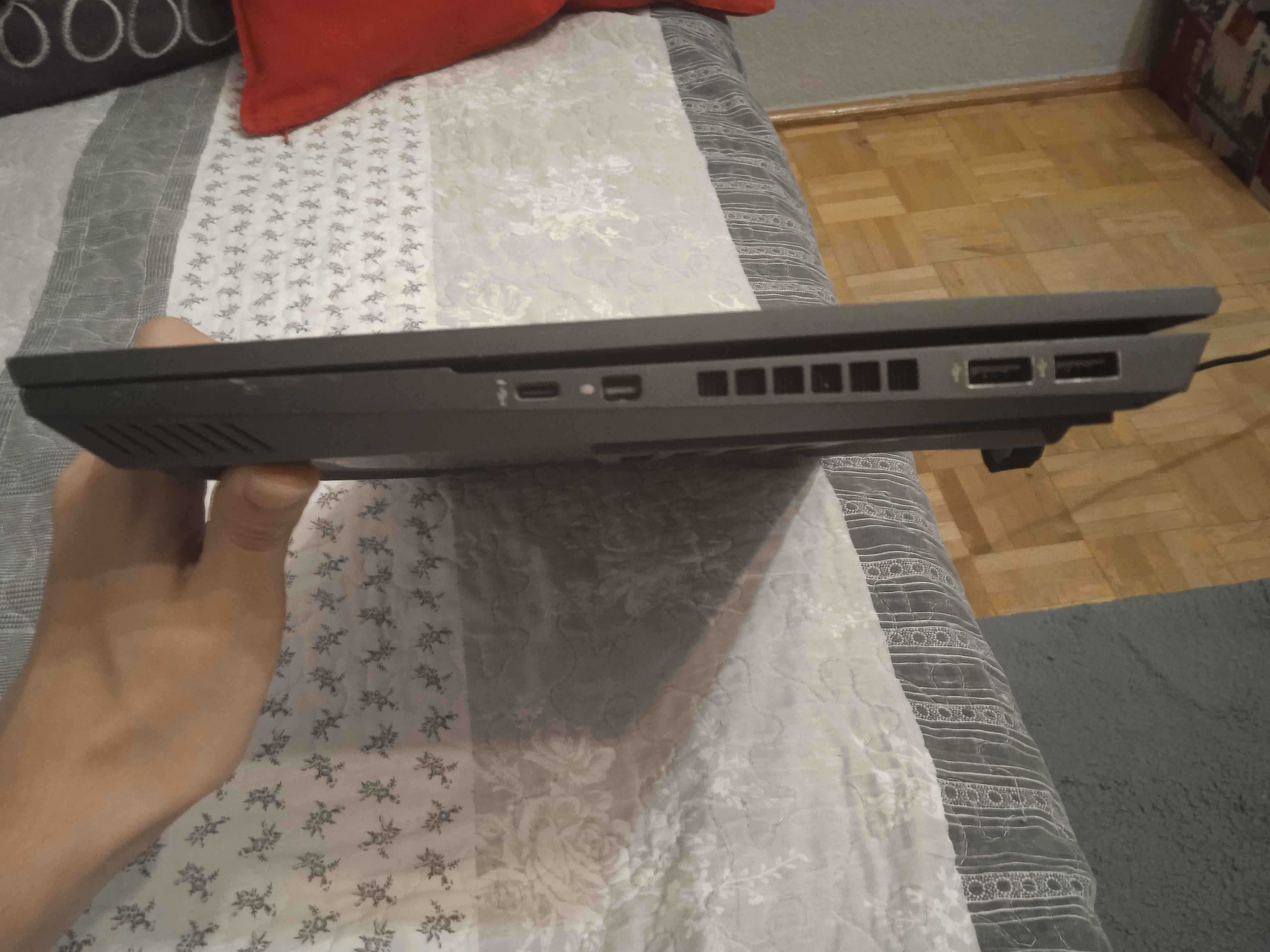 Laptop Gamingowy OMEN 15-en0xxx + ładowarka