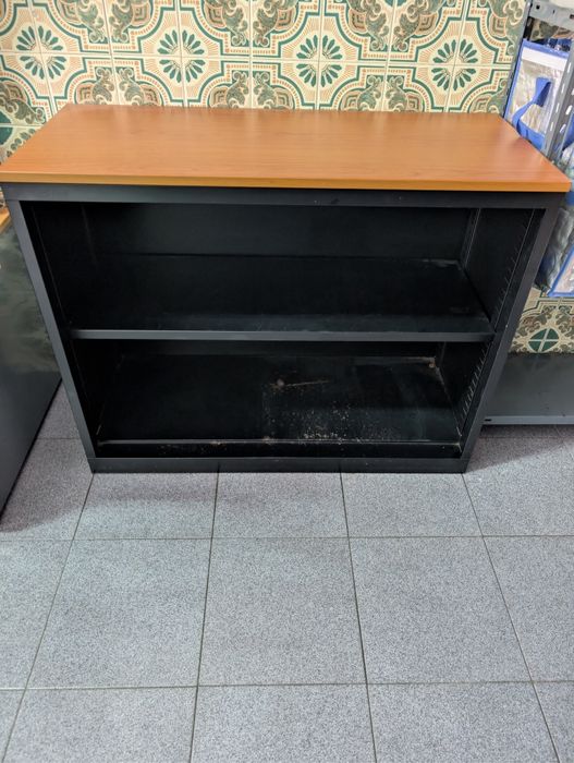 Armário metálico sem portas