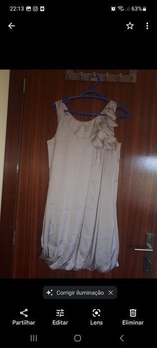 Vestido em seda acetinada