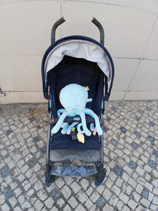 Carrinho Chicco Lite Way, modelo Denim.Carrinho bengala muito prático.