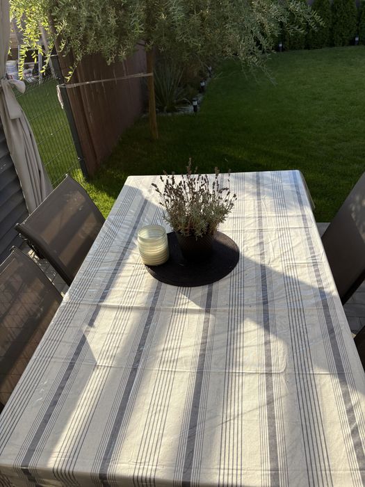 Stół ogrodowy z krzesłami