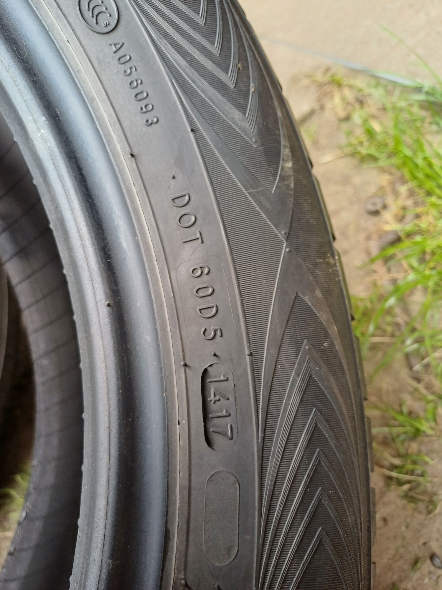 215/55R17 Nokian
