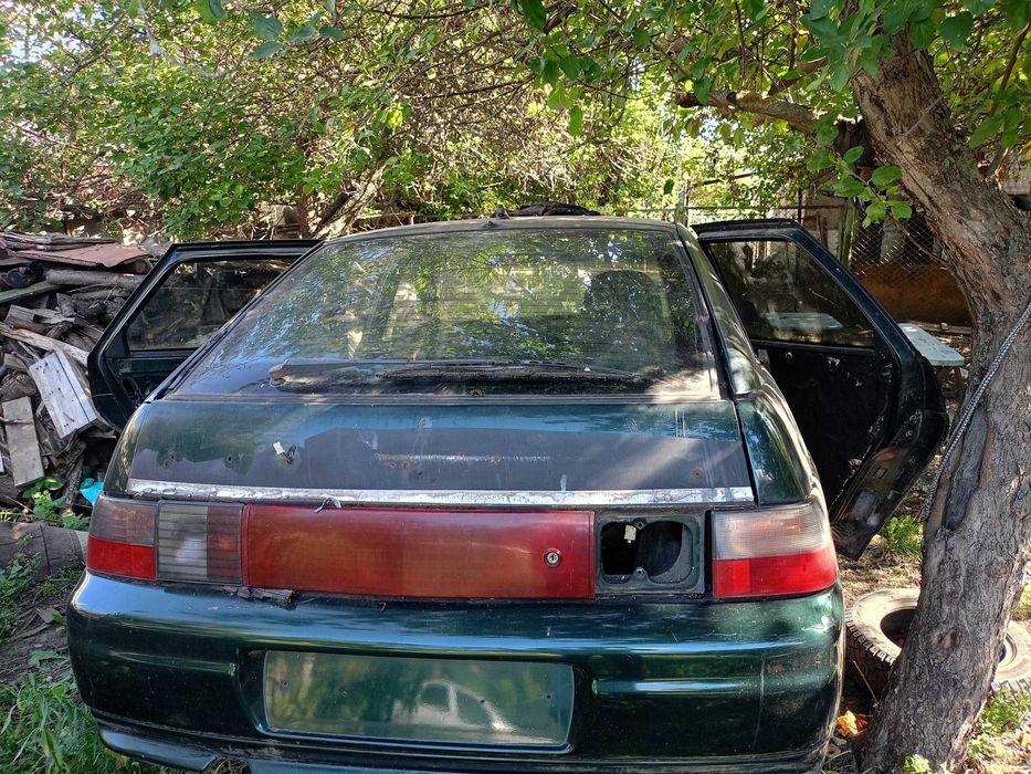 продам задние двери, крышку багажника, задний бампер ваз 2110-2112