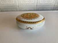 Caixa oval em porcelana
