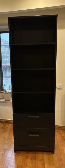 Brimnes estante preta