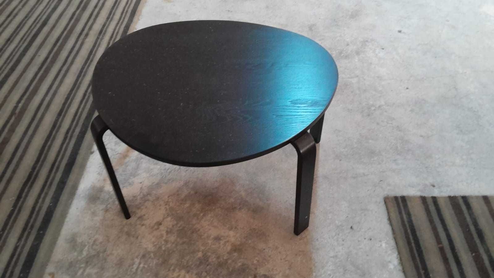 Black Round Tables – Sleek & Space-Saving Design