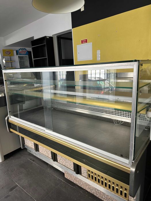Vitrina Refrigerada de Pastelaria/Charcutaria - 85x150x120cm