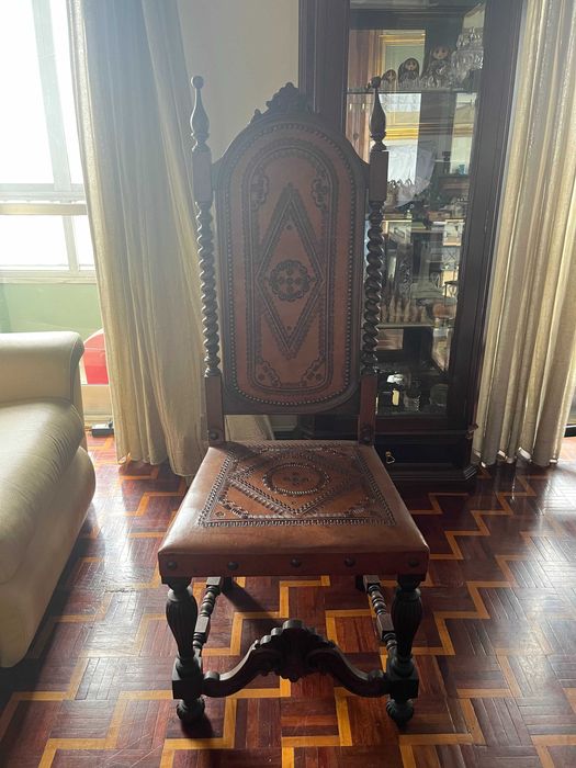 Mesa de refeição com cadeiras