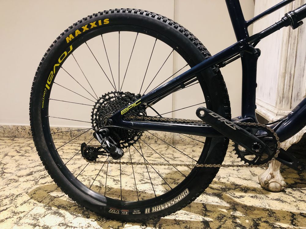 *Modelo: Epic Comp Carbon 2020 XL