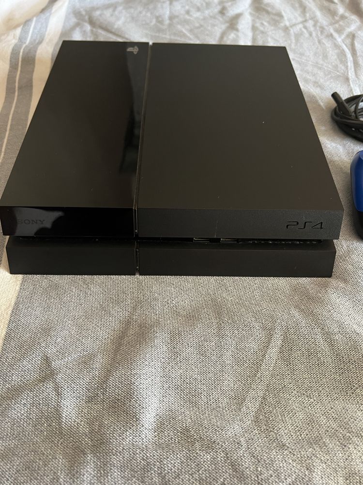 Playstation 4 com comando