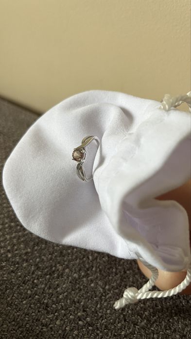 Срібна каблучка з рожевим фіанітом 16 розмір