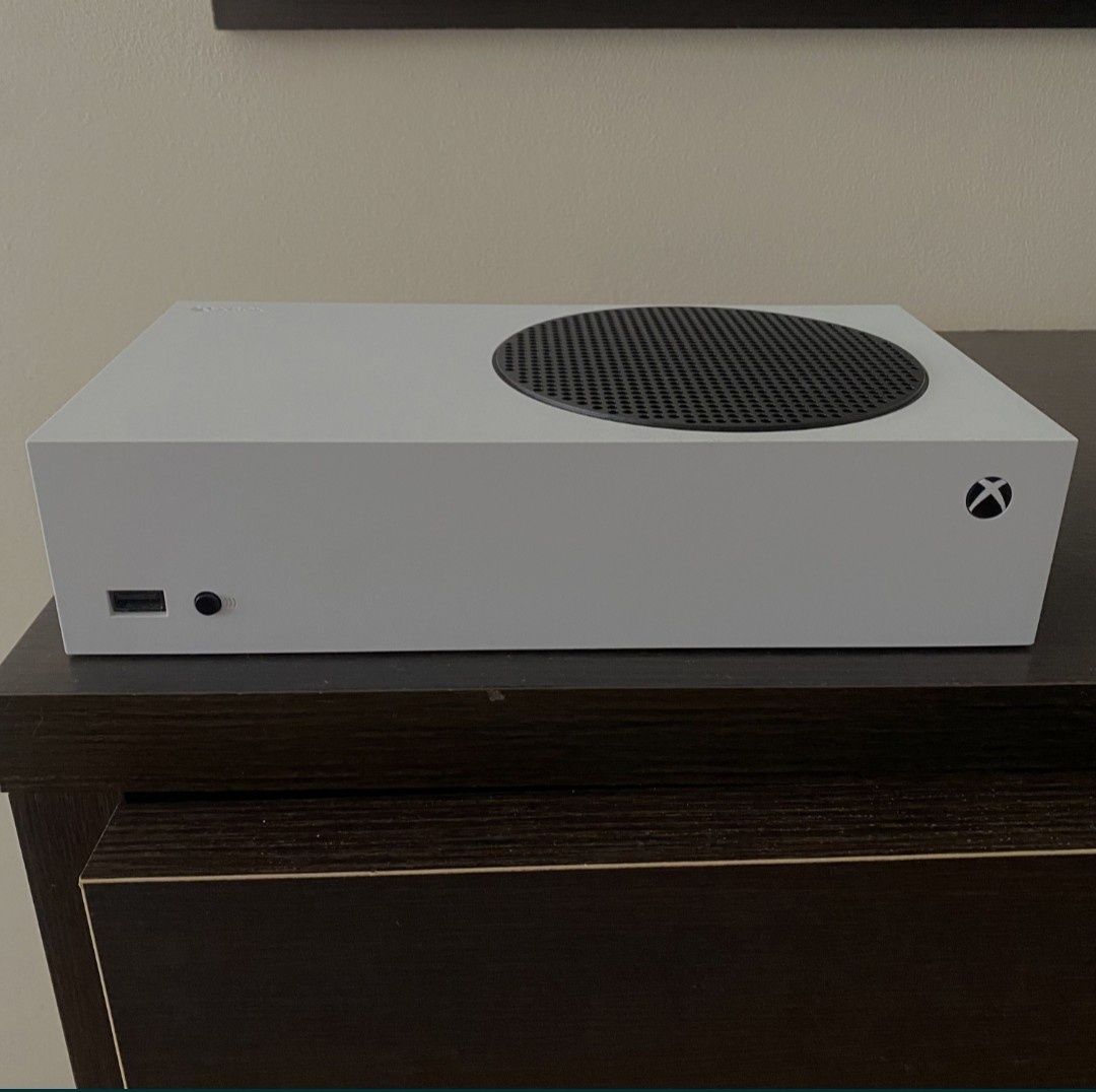 Xbox Series S 1Tb + геймпад
