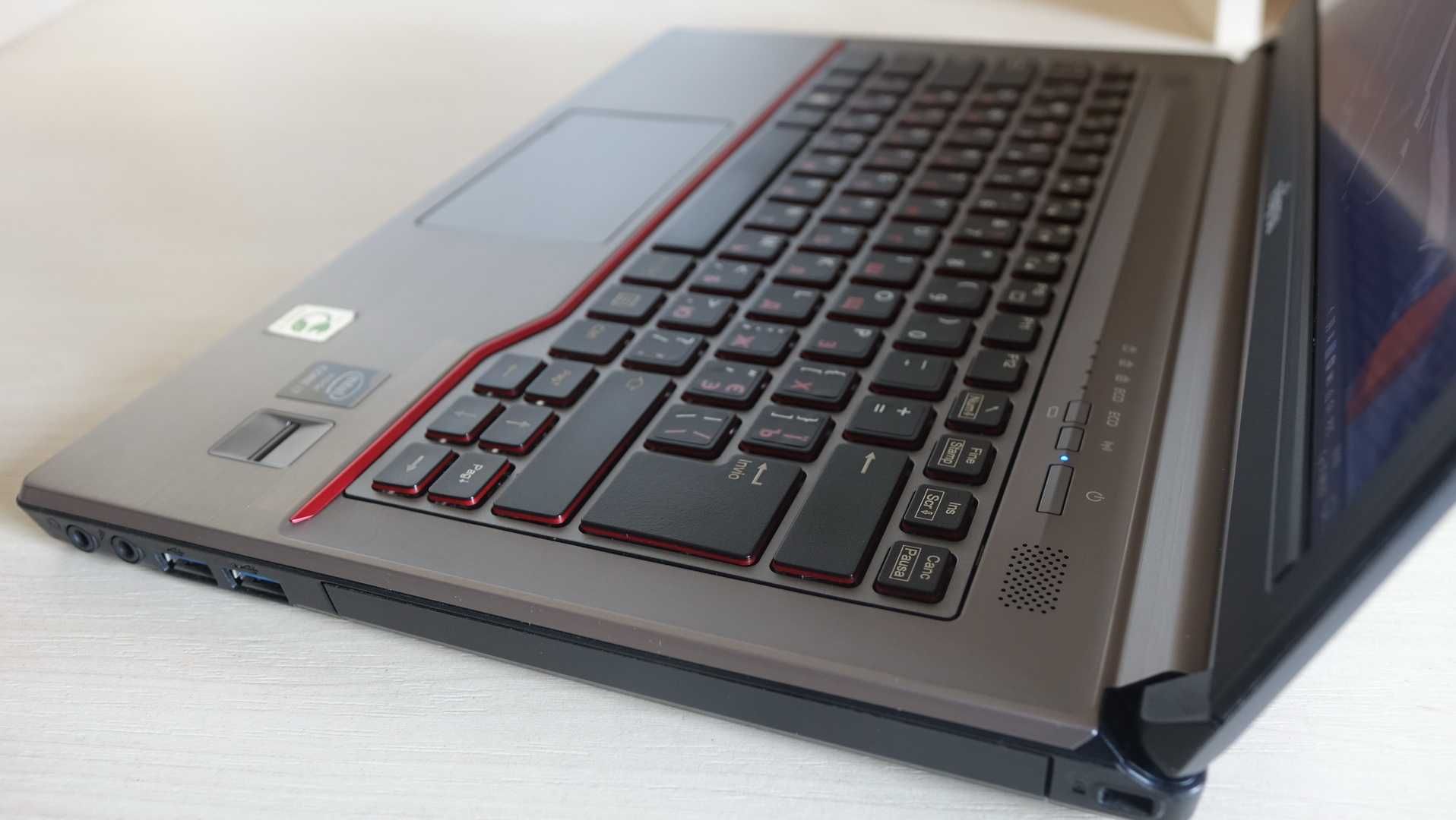 Fujitsu Lifebook 14 i7-4712MQ 8GB 256GB ssd Intel HD 4600 Win10