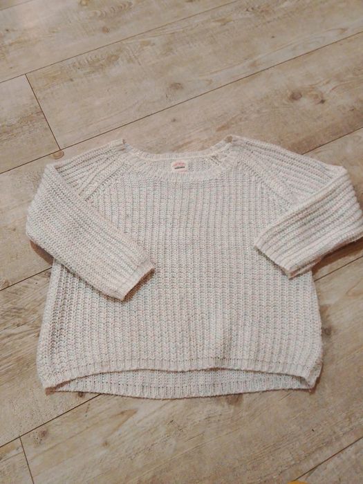 Śliczny sweterek damski