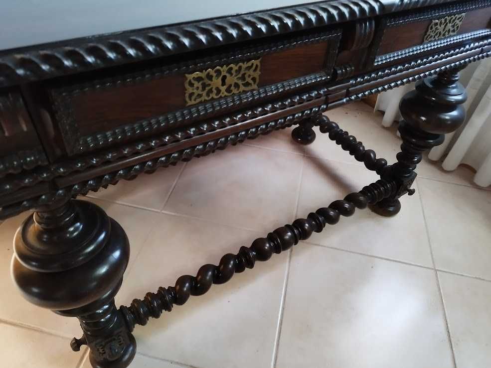 Secretária e cadeira