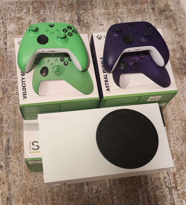 Xbox series s 512 два геймпада