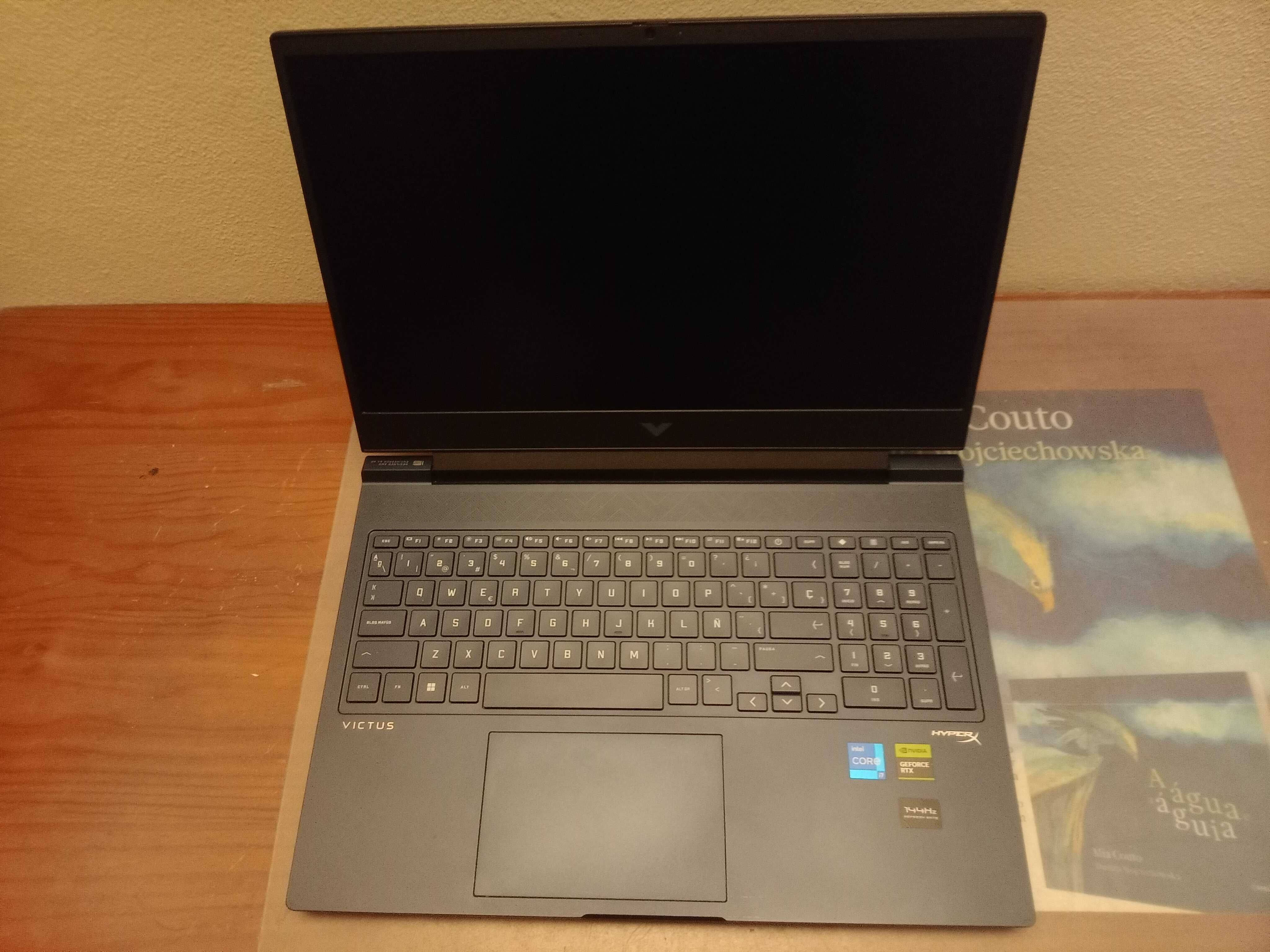 Laptop Gaming Victus 16-r1000