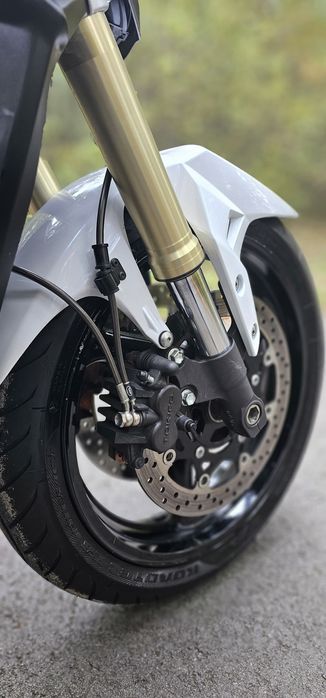 Suzuki GSR 750 niski przebieg stan idealny